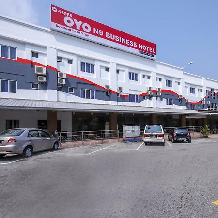 Oyo 43955 N9 Business Hotel Nilai Exterior foto